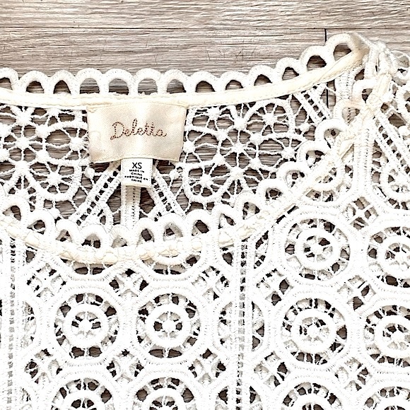 ANTHROPOLOGIE • DELETTA • White Embroidered Lace Cutout Tank Top • Size XS/S - Picture 3 of 15